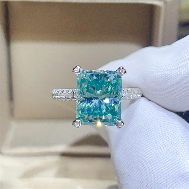 LuxeJewelsâ„?â€?ParaGreen Royal â€?5K Moissanite Signature Ring