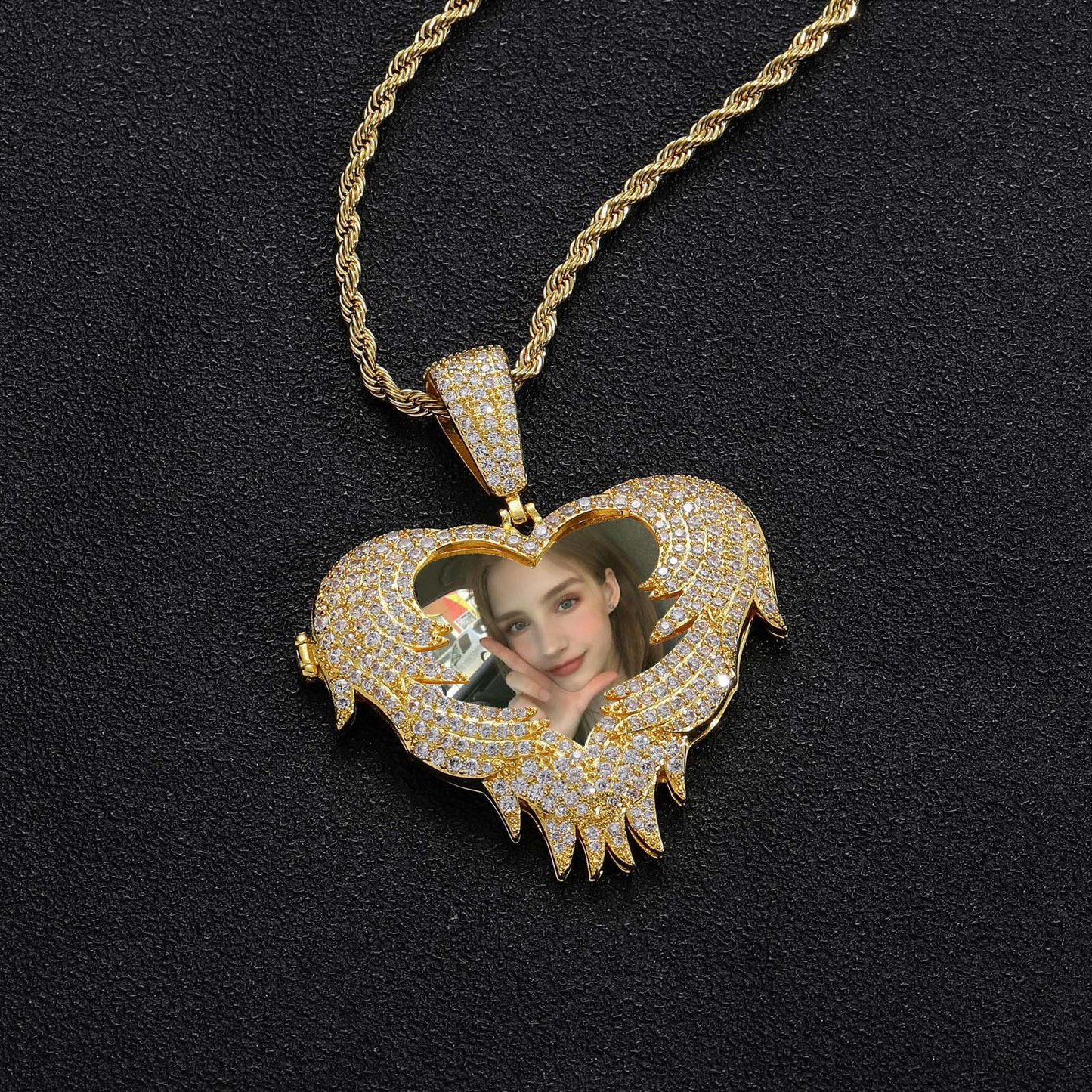 LoveShellâ„?â€?Custom Clamshell Heart Photo Pendant | Iced Out Zircon