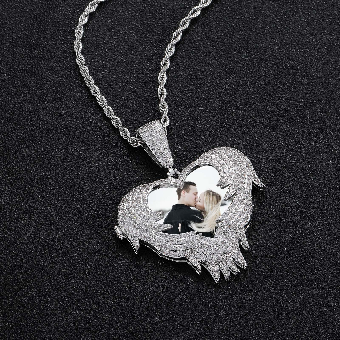 LoveShellâ„?â€?Custom Clamshell Heart Photo Pendant | Iced Out Zircon